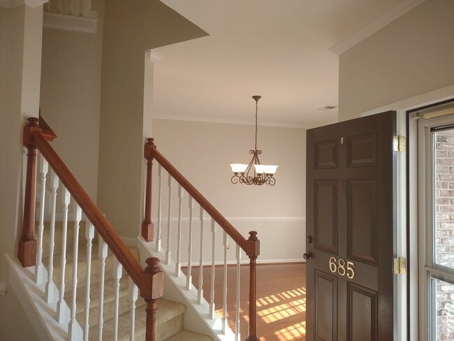 Building Photo - Beautiful and Charming! You Want it and Th...