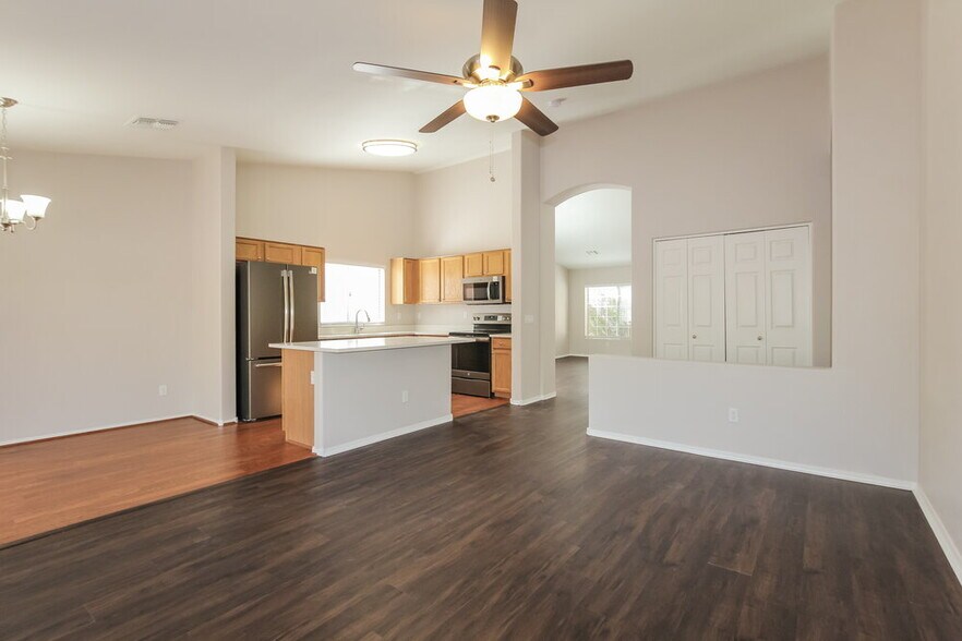 Building Photo - 18407 N 111th Dr