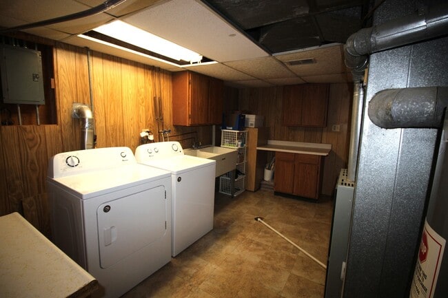 Building Photo - 651 N Kenilworth Ave