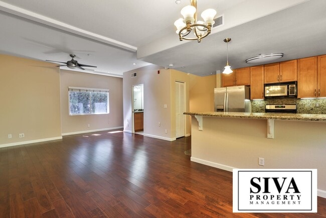 Building Photo - 808 Lenzen Ave