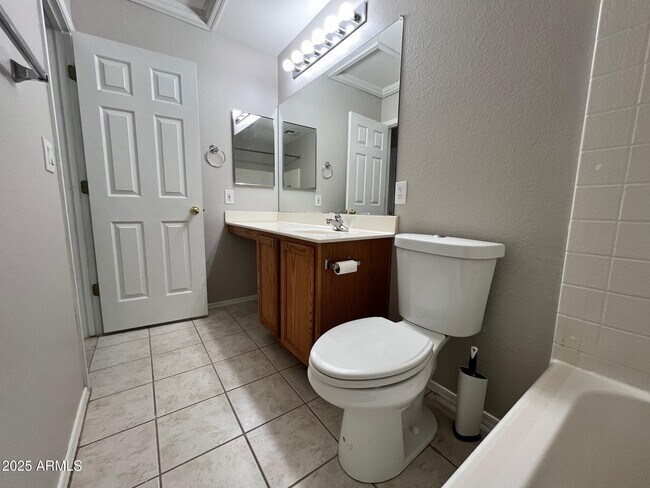 Building Photo - 10419 N 58th Dr