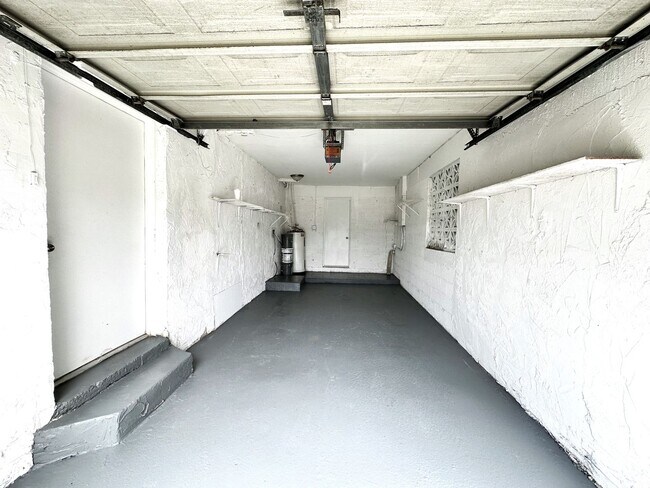 Building Photo - 2117 Mitchell Ct