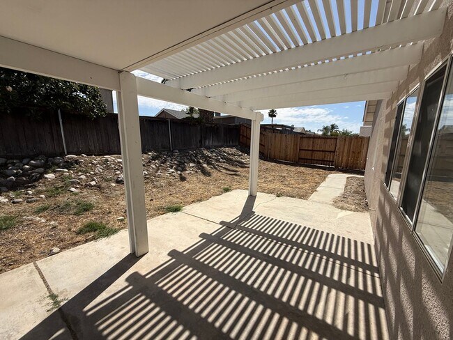 Building Photo - Remodeled Three Bedroom Two Bath in Hemet!