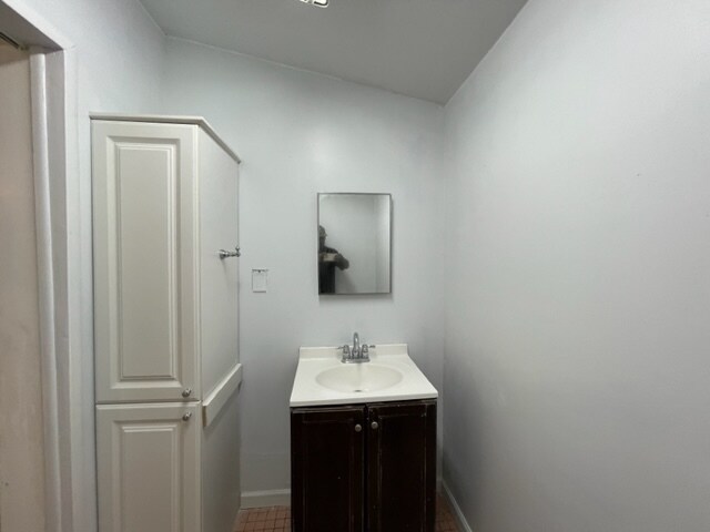 Building Photo - 1343 E Bowman St