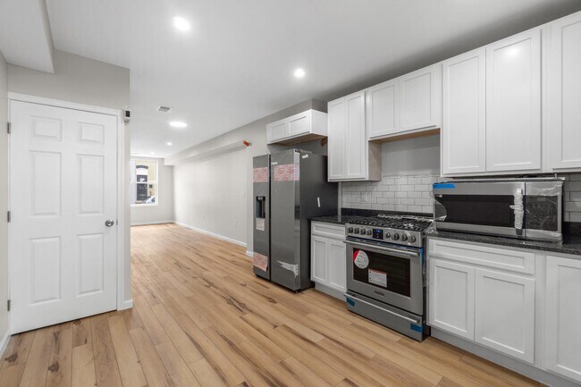 Primary Photo - 3326 Noble St