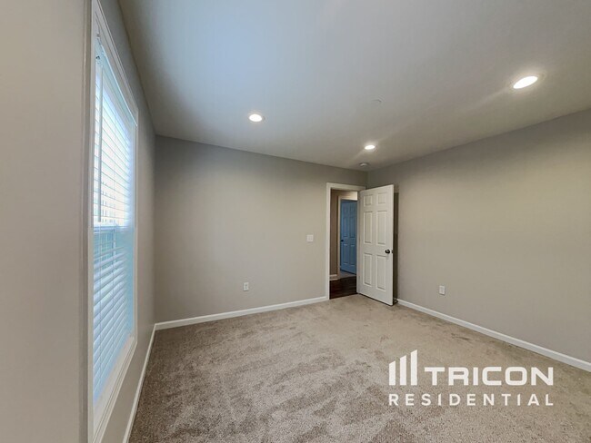 Building Photo - 953 Loch Lomond Cir