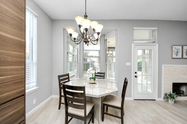 Building Photo - 20922 Whitevine Way