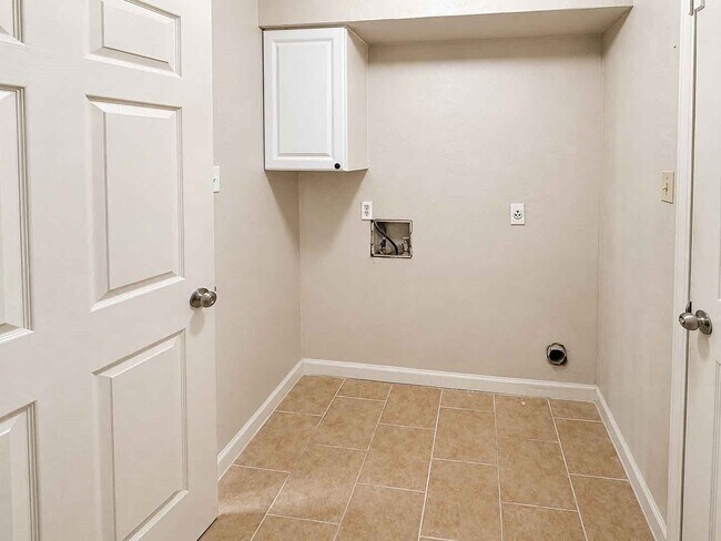 Building Photo - 8607 Sherrywood Dr