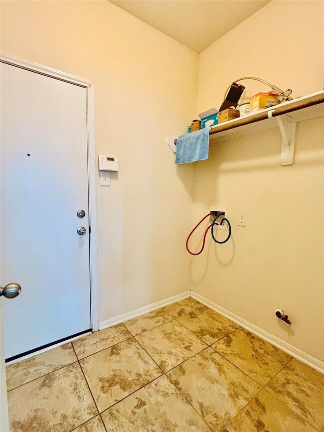 Building Photo - 9947 Valance Way