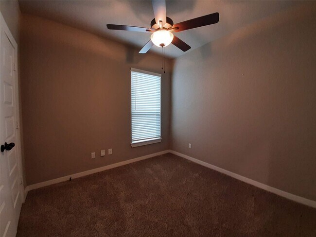 Building Photo - 25148 Pacific Wren Dr