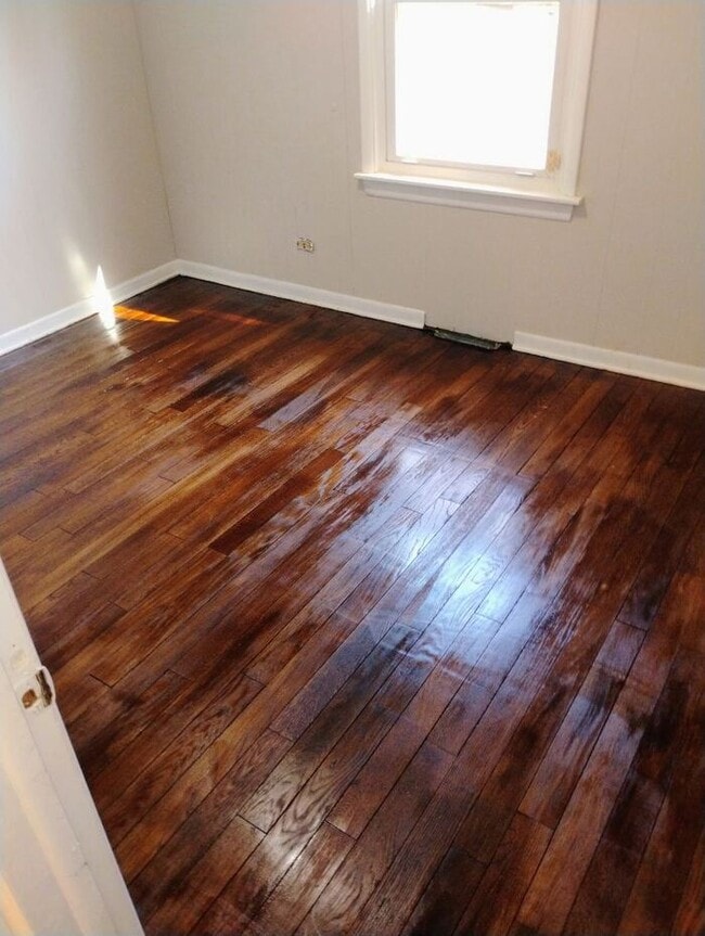 Building Photo - 50% discount on first month's rent with ap...