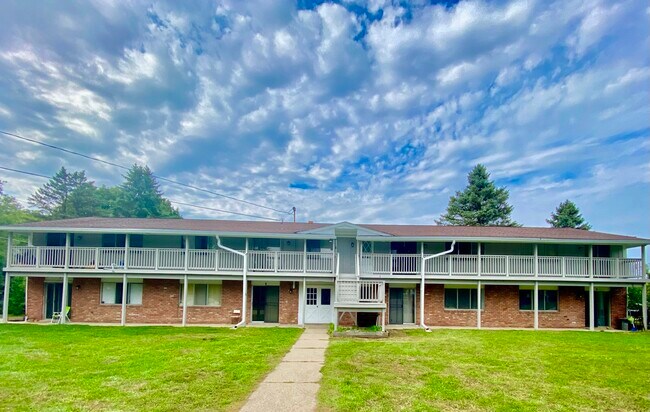 Building Photo - 1630 N Pontiac Trl