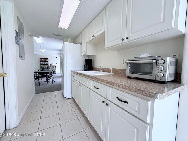 Building Photo - 8903 Laguna Ln