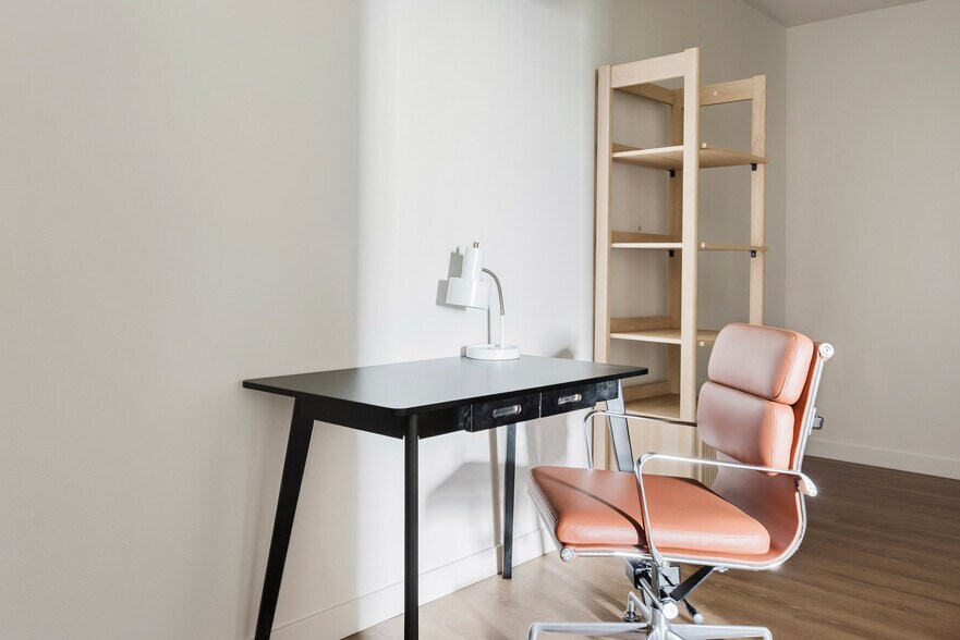 Building Photo - 2333 Calle Del Mundo