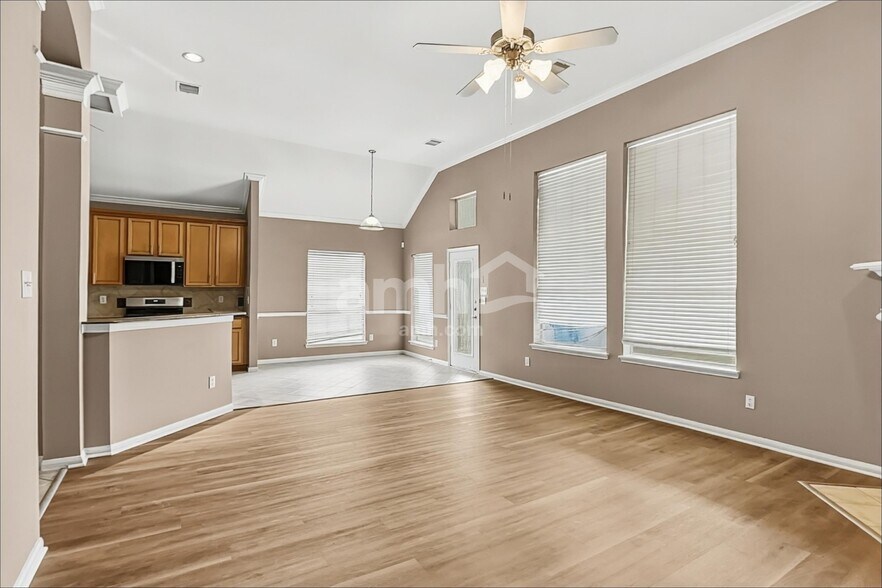 Building Photo - 2012 Haven Springs Ln