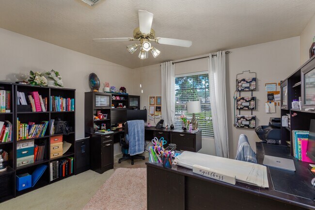 Building Photo - 24027 Kingbriar Dr