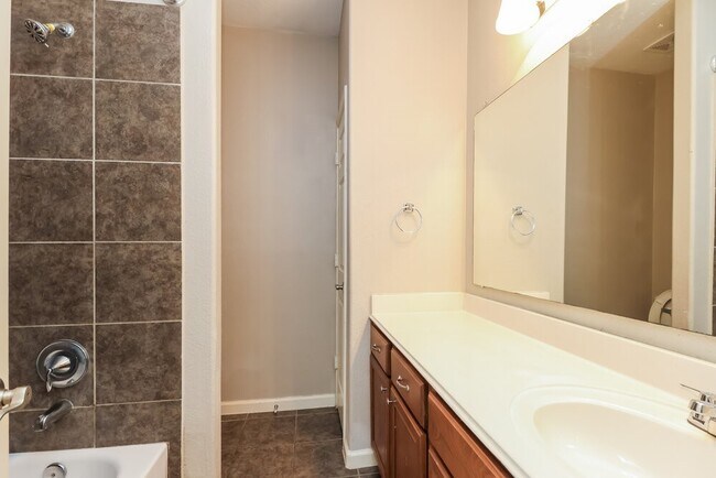 Building Photo - 443 Oak Chase Dr