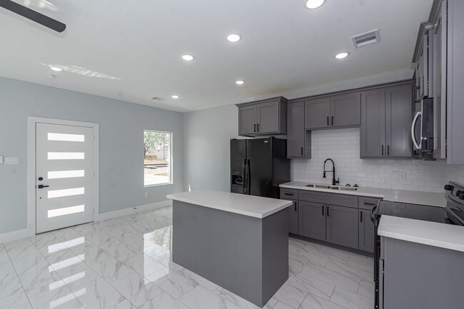 Building Photo - 6513 Avenue C