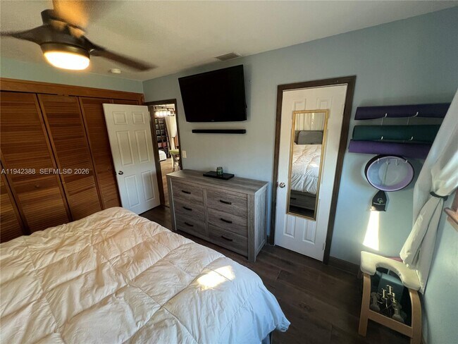 Building Photo - 8801 SW 42nd St