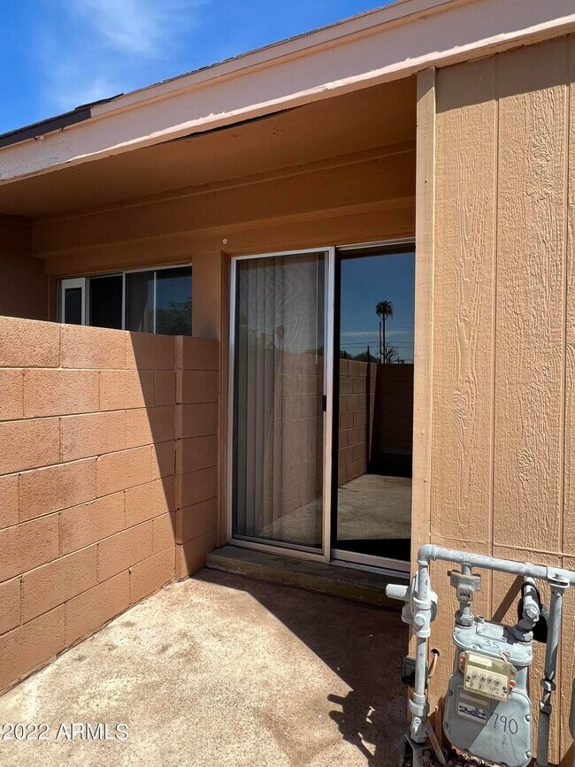 Building Photo - 1718 E Campbell Ave