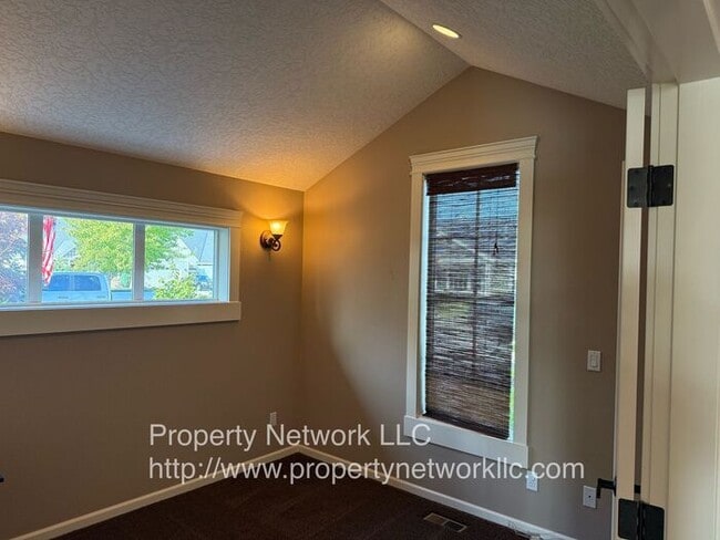 Building Photo - Spectacular 4 Bedroom Home in Gresham