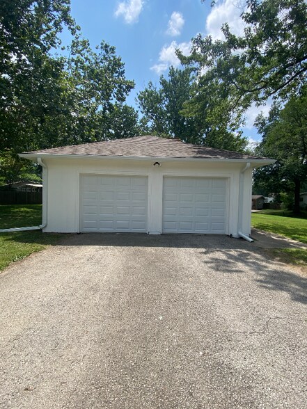 Building Photo - 6017 N Howard Ave