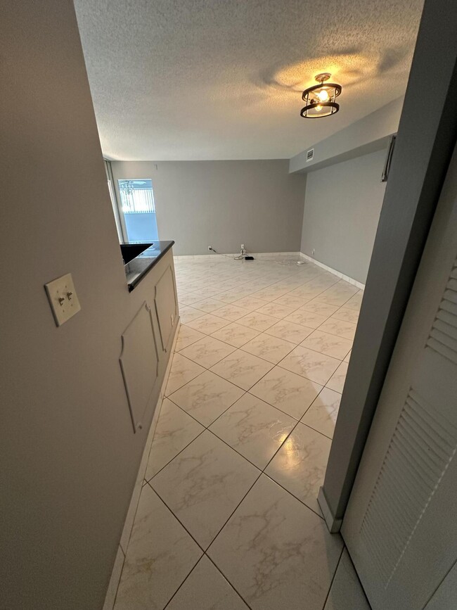 Building Photo - 14905 Wedgefield Dr