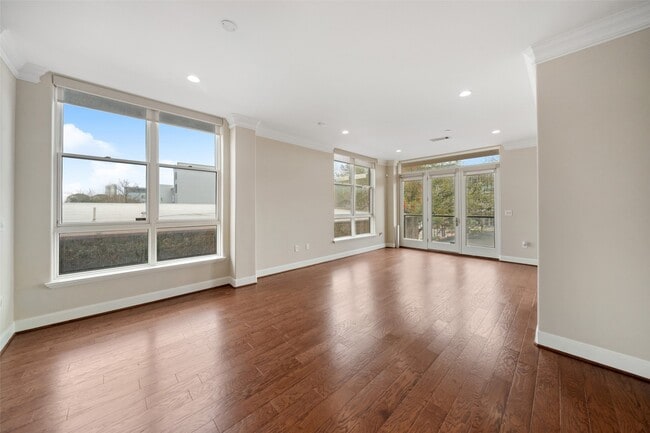 Building Photo - 1419 Montrose Blvd