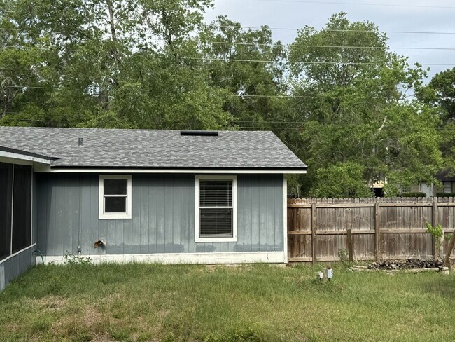 Building Photo - For Rent