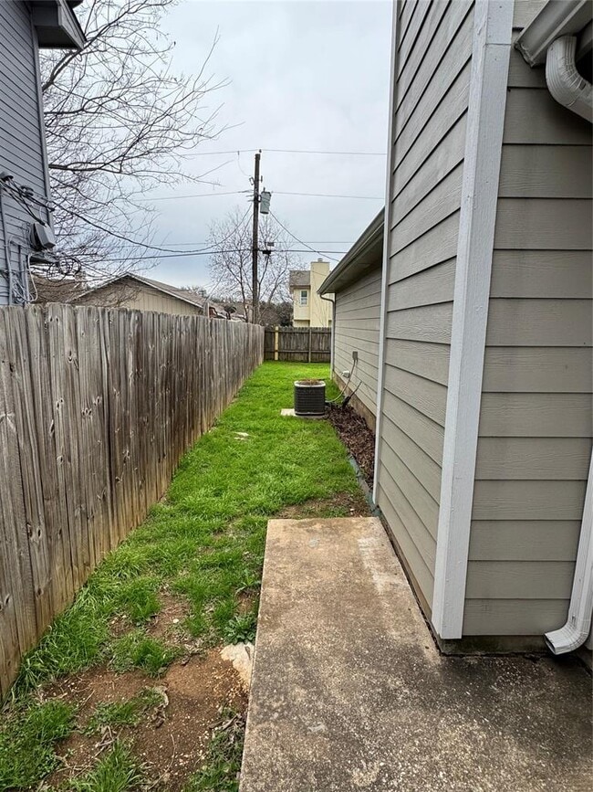 Building Photo - 2621 Gwendolyn Ln