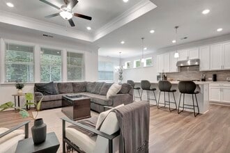 Building Photo - 460 Plainfield St