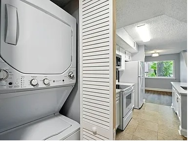 Building Photo - 2312 Balsam Dr