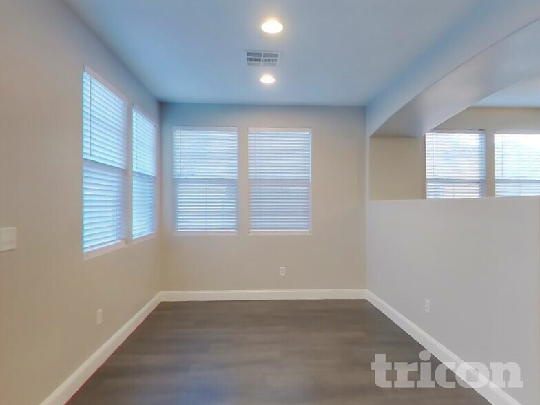 Building Photo - 2408 Briggsdale Avenue