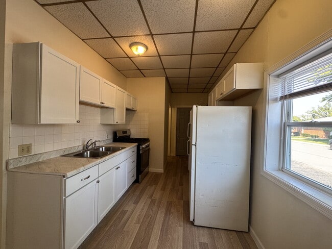 Building Photo - 1 Bedroom • 1 Bathroom Duplex