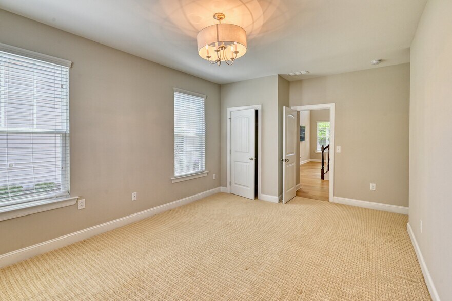 Building Photo - 335 Acorn Hollow Pl