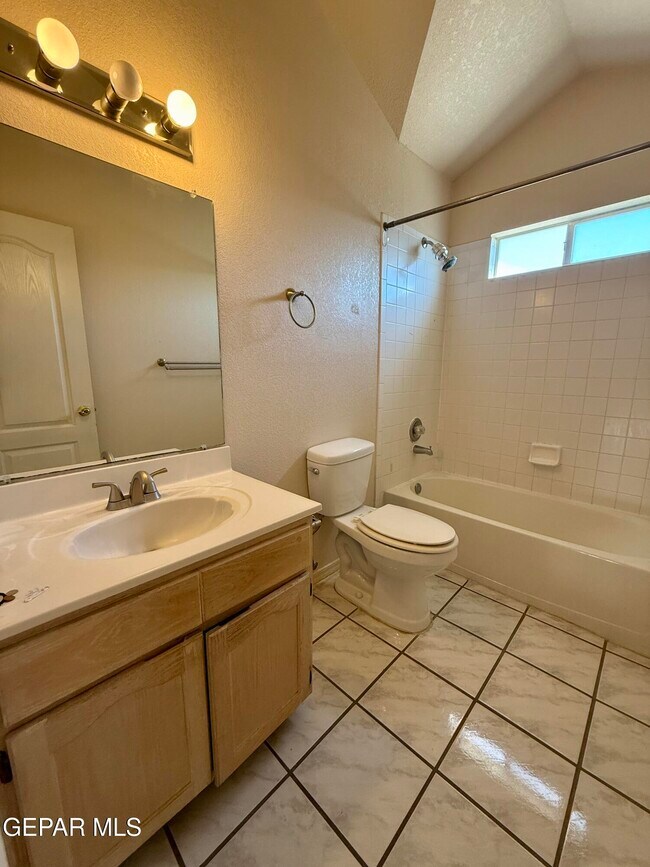 Building Photo - 7404 Luz De Lumbre Ave