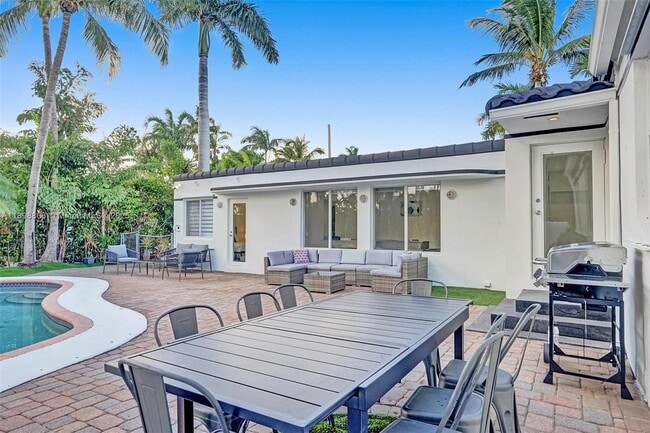 Building Photo - 725 Harrison St