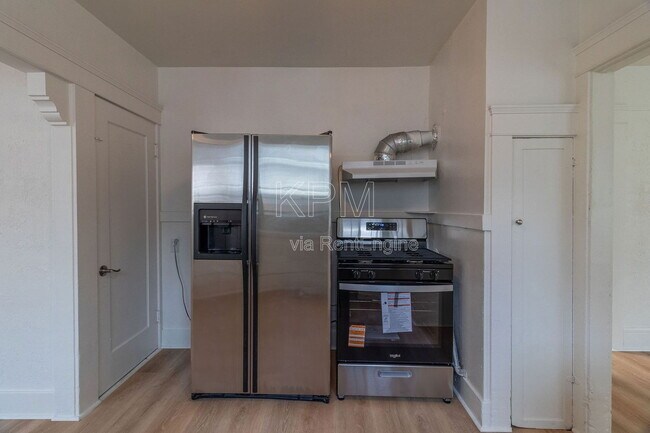 Building Photo - 444 E Sonoma Ave