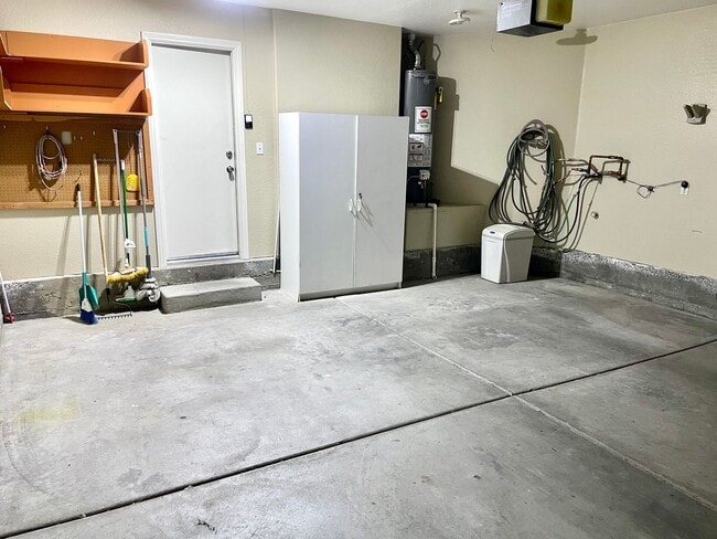 Building Photo - Hidden Gem in Gated Community - Summerlin