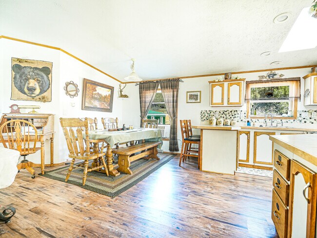 Building Photo - 352 Spring Rd