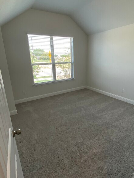 Building Photo - 5513 Mountain Island Dr