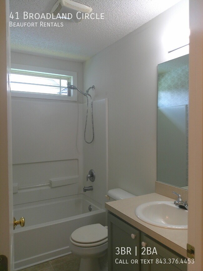 Building Photo - 41 Broadland Cir