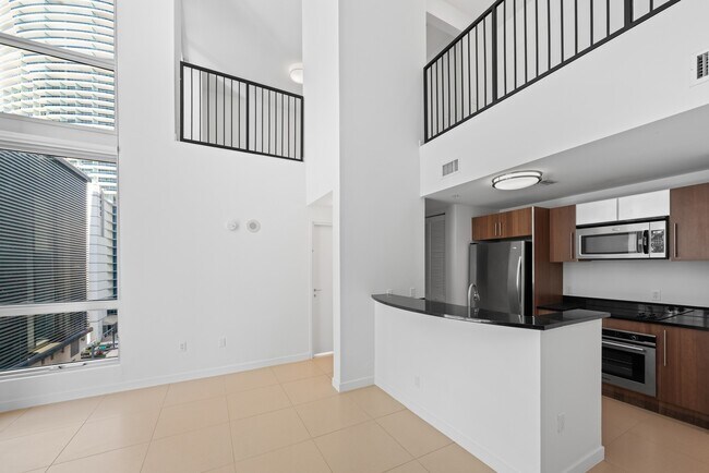 Building Photo - 300 S Biscayne Blvd