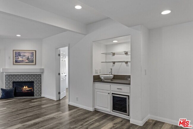 Building Photo - 1811 Manning Ave