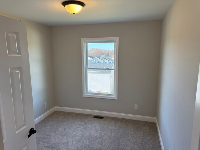 Building Photo - Brand New 3BR Townhouse