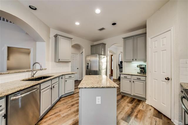 Building Photo - 2917 Newport Dr