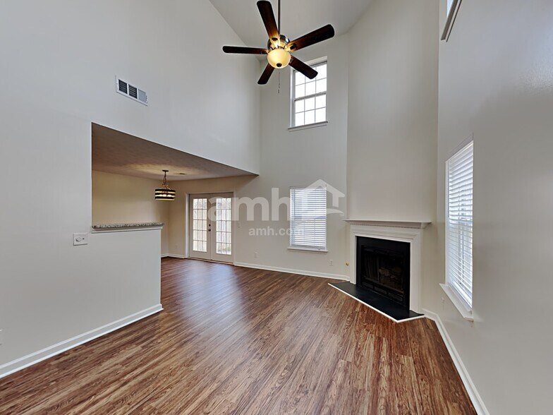 Building Photo - 2180 Lexington Ln