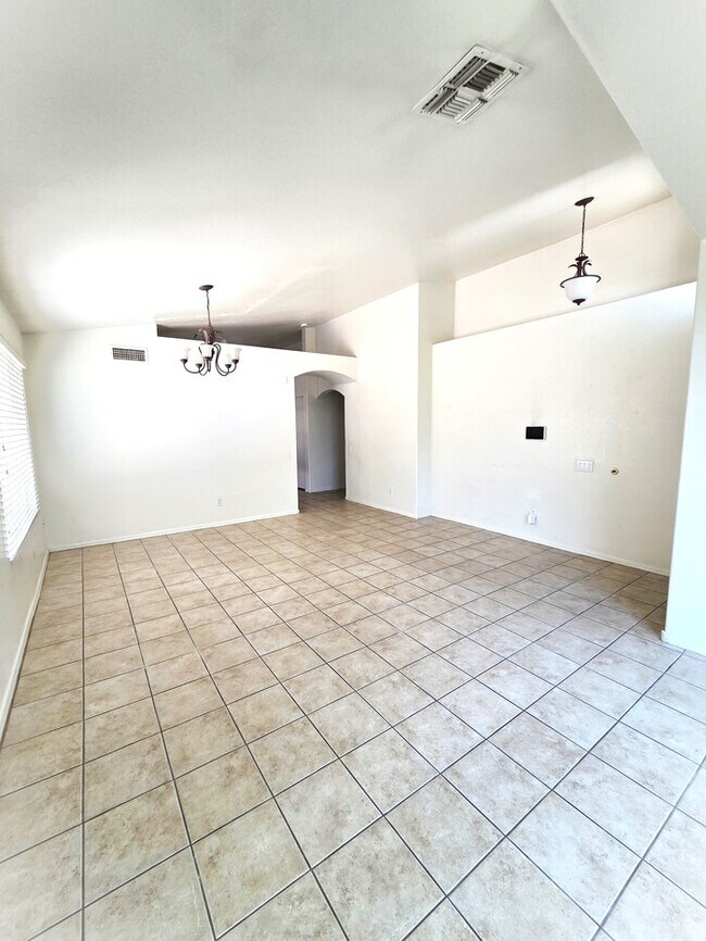 Building Photo - Wonderful 3-bedroom 2 bathroom