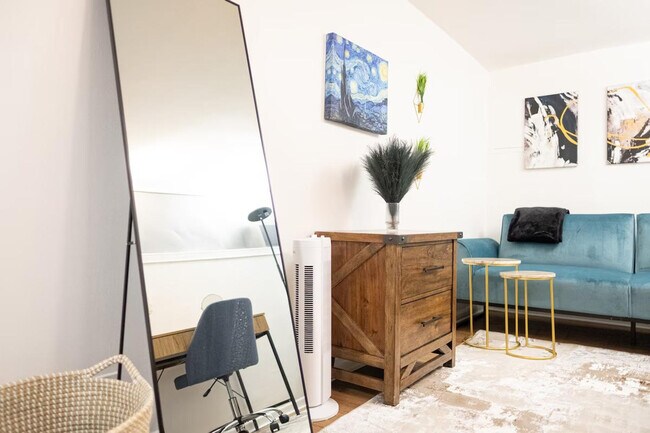 Building Photo - 330 E 74th St