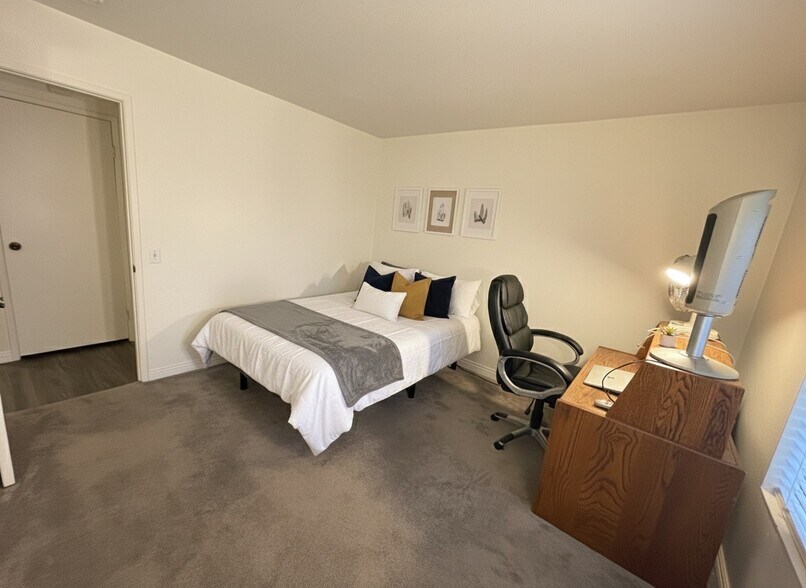 Building Photo - 25713 Sycamore Pointe